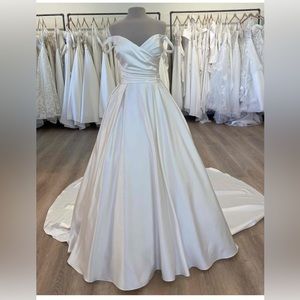 L’amour Calle Blanche Kimora LA22120- wedding dress
